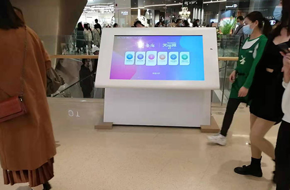 智能廣告信息觸摸一體機(jī)應(yīng)用更為砌合用戶需求
